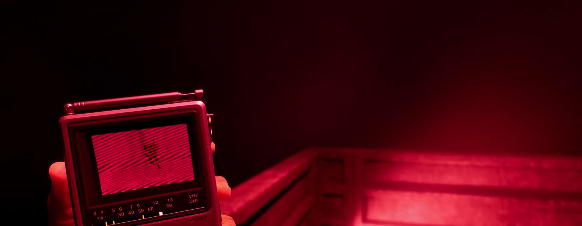 Der CRTV in Simons Hand