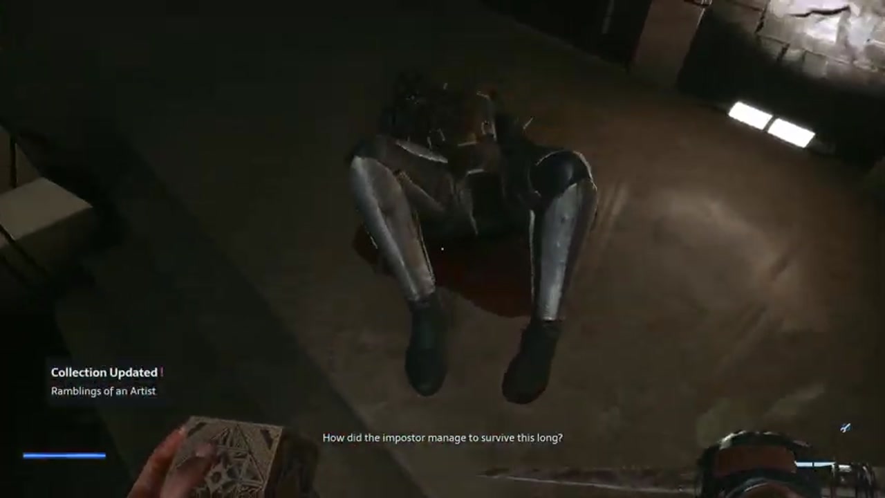 Ein dunkler Kellerraum mit einer Leiche auf dem Boden und einer Nachricht über einen neuen Eintrag in der Sammlung in Hellraiser: Revival