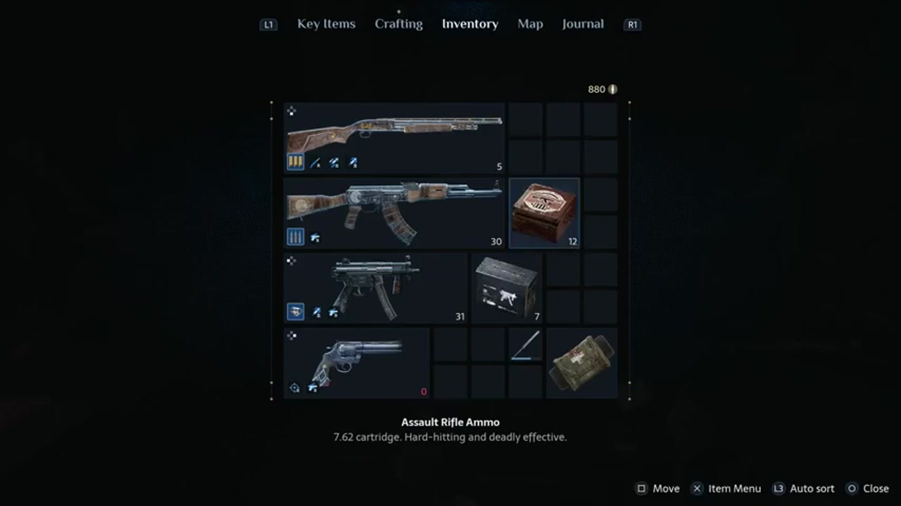 Inventario de Aiden con escopeta, rifle de asalto, metralleta, revólver y munición 7.62 en Hellraiser: Revival