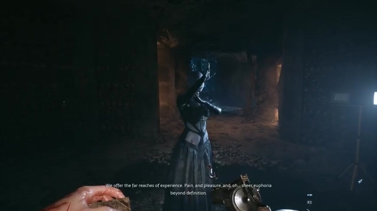 Eine Zenobitenfigur in einem dunklen Korridor deutet auf die Weiten der Erfahrung in Hellraiser: Revival hin