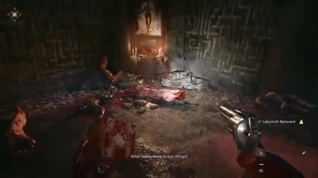 Ein Raum mit Labyrinthmustern an den Wänden, ein Altar mit Kerzen und eine Benachrichtigung über den aufgesammelten Labyrinthüberrest in Hellraiser: Revival