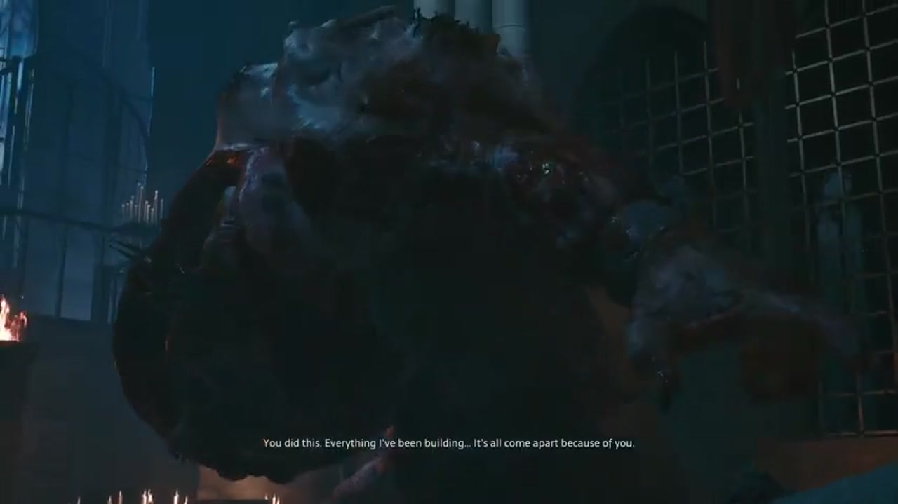 Eine riesige verstümmelte Kreatur in einer Kirche mit vergitterten Fenstern und Kerzen, Marlowe in Hellraiser: Revival